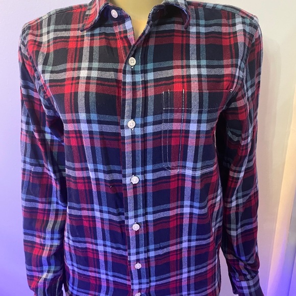 Woman’s Gap Flannel - Picture 5 of 7